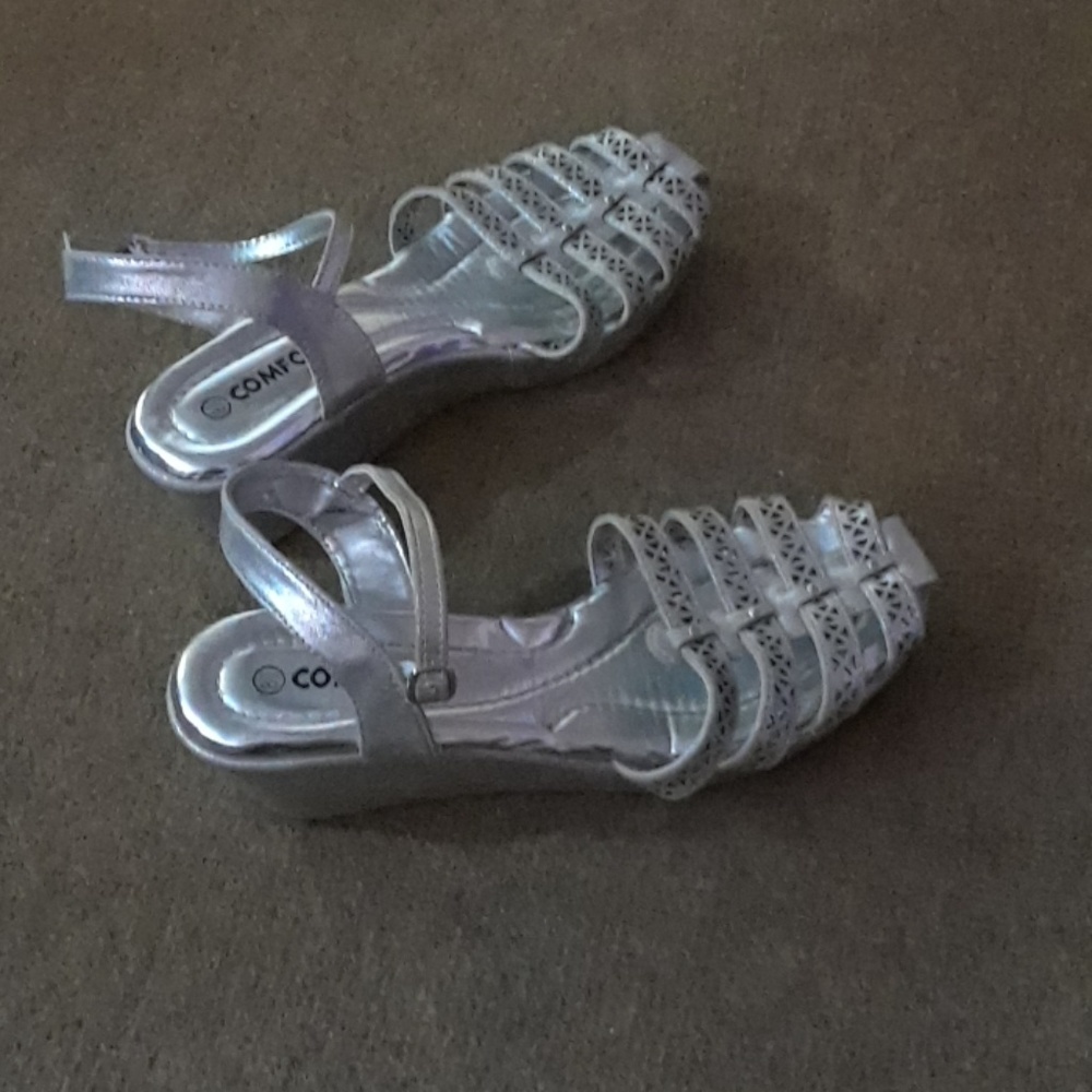 Silver wedges by comfort